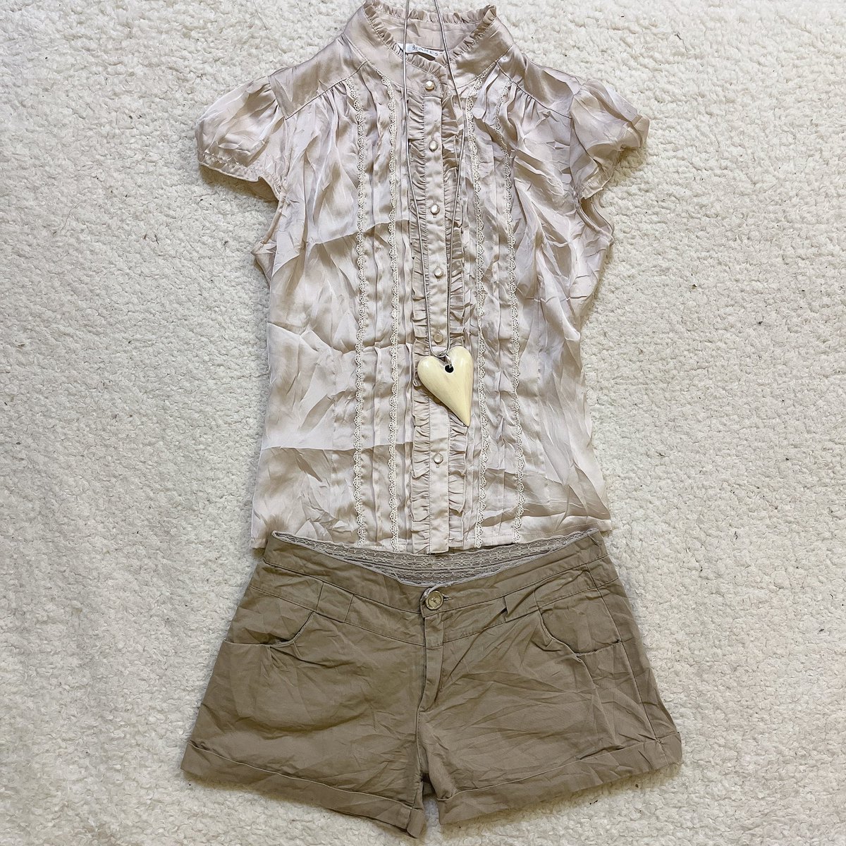 Preview kub 
ลงวันพุธ เวลา 19:00  (03/09)

ปัก+รี มีของแถมให้คับ 
shipping 40 

#ส่งต่อ #ส่งต่อเสื้อผ้ามือ2 #เสื้อผ้ามือ2 #เสื้อผ้ามือสองสภาพดี #ส่งต่อเสื้อผ้า #เสื้อผ้ามือสอง #โล๊ะตู้มือสอง #โล๊ะตู้ #โล๊ะตู้เสื้อผ้า