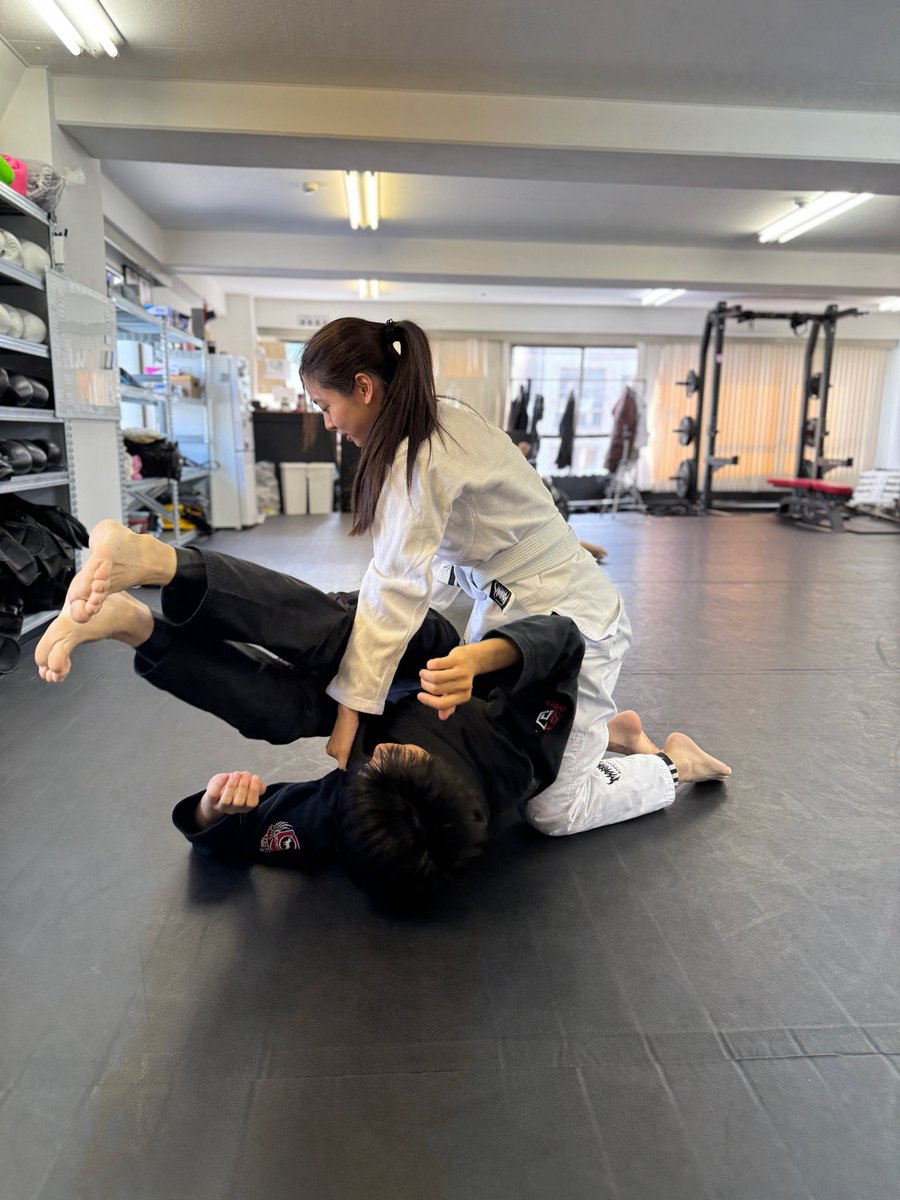 mone_kawame's tweet photo. 柔術168時間🥋
今日だけで脛がアザだらけになっちゃった！すぐ治るからいいけど😌 https://t.co/ydOprUMM37