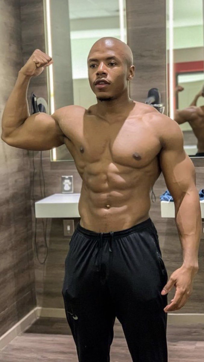 matureluv1's tweet image. “Every rep, every set—an investment in the man I’m becoming. 🏋🏾‍♂️✨ #GrindSeason #MuscleGoals #BuiltNotBought