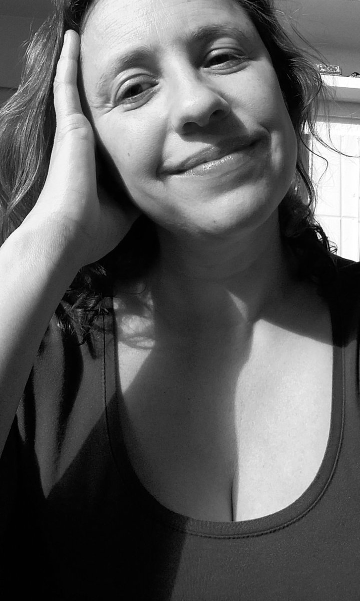 Dank, 4/5 ⭐️ voor 

Hotel V (2025, persoonlijke herinnering)

♡    

redropeserotischeverhalen.nl/verhalen-non-f…