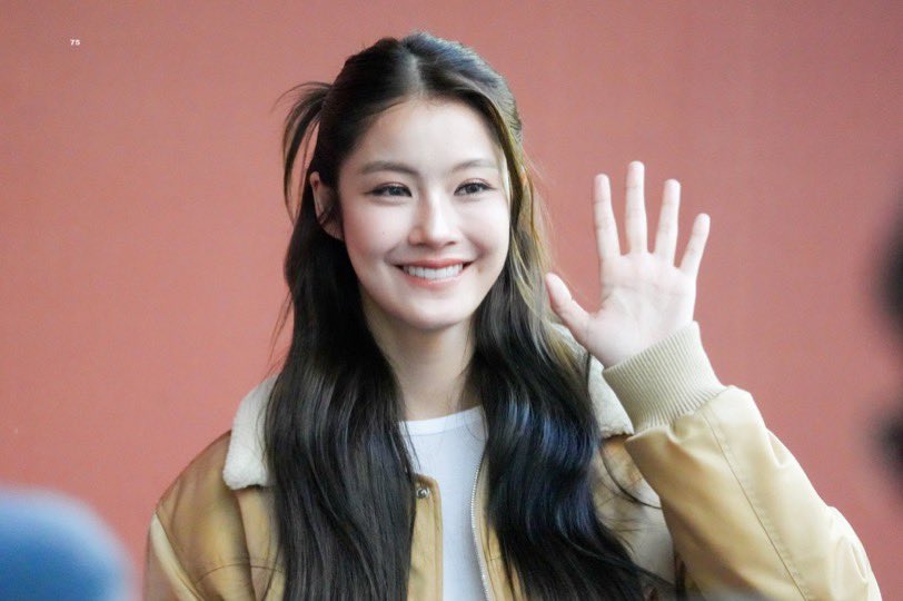 우리공주 입술물었네

#NamtanTipnaree

NAMTAN MCM HAUS
#MCMinSeoulxNamtan