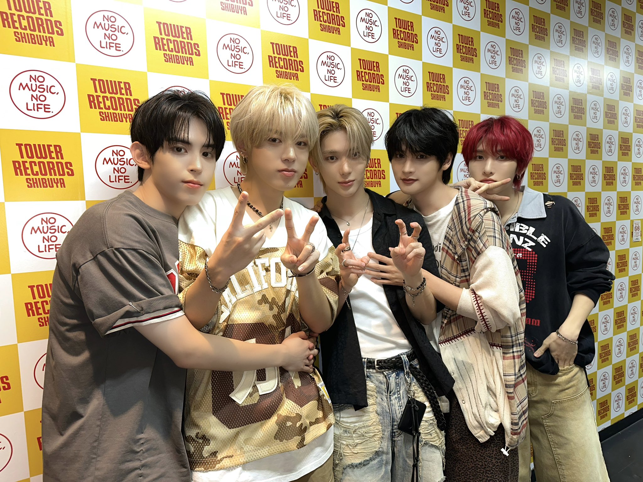 NOWZ ナウズ ユン サインポラ 🧑‍🤝‍🧑 #NOWZ #나우즈 #연우 #YEONWOO #진혁 #JINHYUK