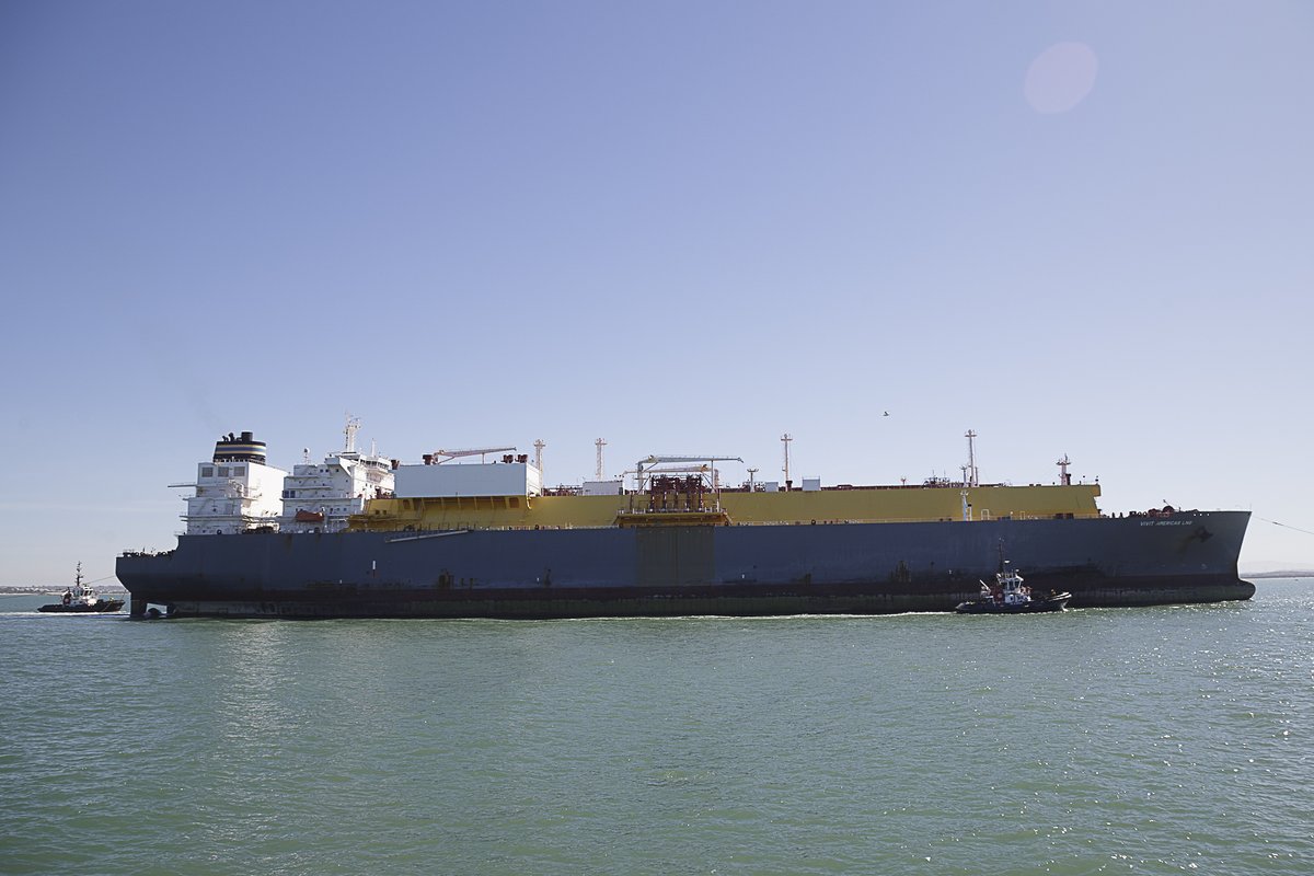 puertodecadiz's tweet photo. Fotografías del buque VIVIT AMERICAS LNG navegando hasta #Navantia #Cádiz con el apoyo de los remolcadores.
#PortsofSpain #lngtanker #shipimages https://t.co/cPxGikngQi
