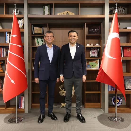 CHP Genel Başkanı Özgür Özel: 

"Mahkemenin verdiği kararı tanımıyoruz. İl Başkanımız görevinin başındadır."