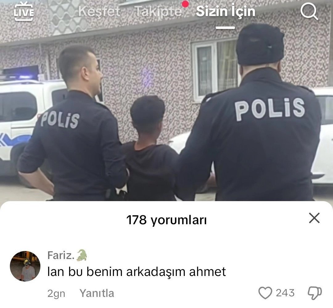 Deney yapmak icin Nod Kraiye giden Dottore ve Sandrone bolgelerin statulerinde Columbinayi gorunce