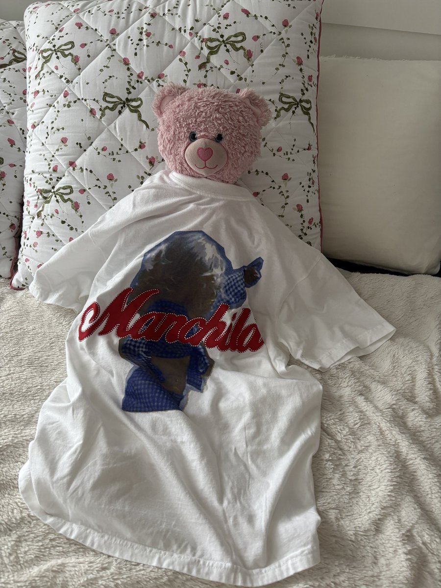 tis a bit big but she'll make it work until you make merch in her size <a href="/TeamSabrina/">Team Sabrina 🐾</a>  😌💞 she can wear the necklace for now &lt; 333 ever so grateful thank you so so much