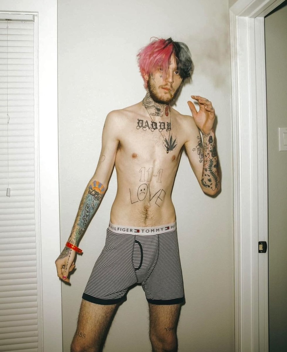 Outtakes from a few moments with photographing one of the nicest artist I'd ever had the chance to met -- Lil Peep.

RIP to his memory
📷 x G L Askew II

 #BehindTheScenes #Photography  #CreativeJourney #ArtistLife #BehindTheLens  #Stadiumphoto #LilPeep