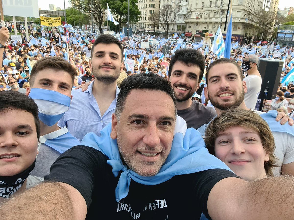 Siempre defendiendo la República y en contra de los kukas .

#KirchnerismoNuncaMás