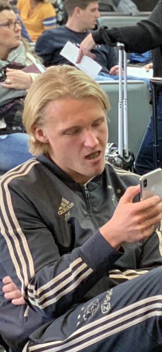 Me. 

Refreshing X op m’n telefoon.