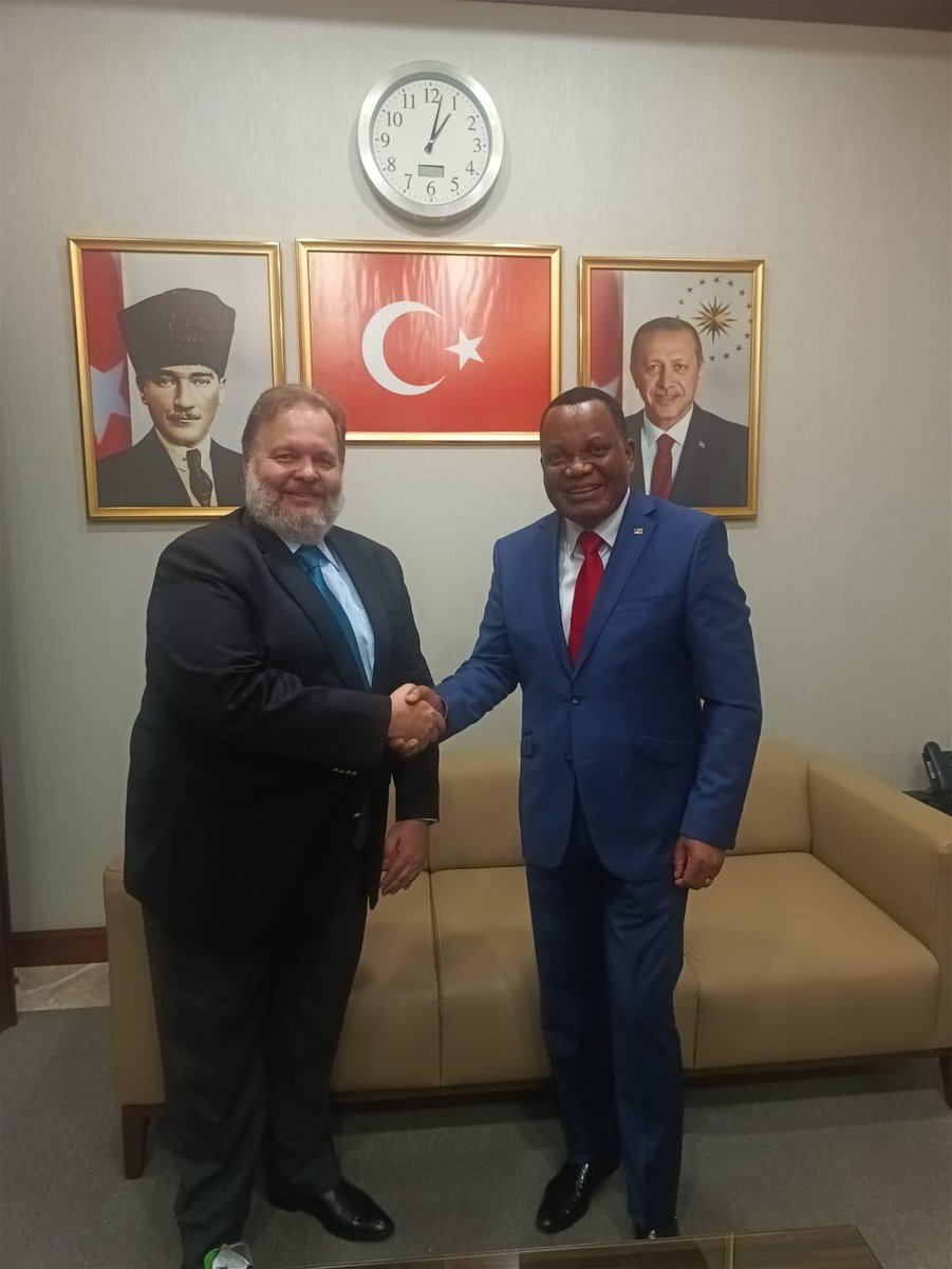 Büyükelçi Hilmi Ege TÜREMEN, Kongo Cumhuriyeti Dışişleri, Frankofoni ve Yurtdışındaki Kongolular Bakanı Sayın Jean-Claude GAKOSSO ile İstanbul’da bulunduğu süre zarfında bir görüşme gerçekleştirmiştir.
