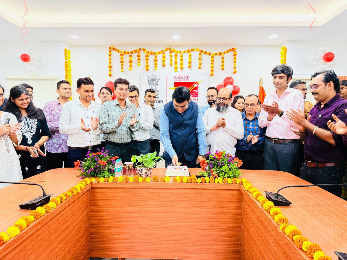 kkyadava's tweet photo. Celebrated 8th Foundation Day of #IndiaPostPaymentsBank @IPPBOnline at #Ahmedabad.

#IPPB has transformed #Bankingatlastmile #financialinclusion into a ground reality through extensive network of the @IndiaPostOffice.

#IndiaPost #PostOffice #DigitalBanking #KrishnaKumarYadav https://t.co/0RSwjpkvrw