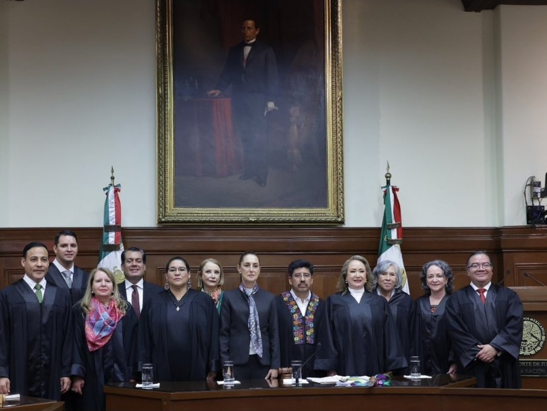 La Catrina Norteña (@catrina_nortena) on Twitter photo 🚨 La imagen más PODEROSA que verás el día de hoy
Nuestra PresidentA <a href="/Claudiashein/">Claudia Sheinbaum Pardo</a> con la Nueva <a href="/SCJN/">Suprema Corte</a> del Pueblo.
A disfrutar lo votado... 🚨 La imagen más PODEROSA que verás el día de hoy
Nuestra PresidentA <a href="/Claudiashein/">Claudia Sheinbaum Pardo</a> con la Nueva <a href="/SCJN/">Suprema Corte</a> del Pueblo.
A disfrutar lo votado...