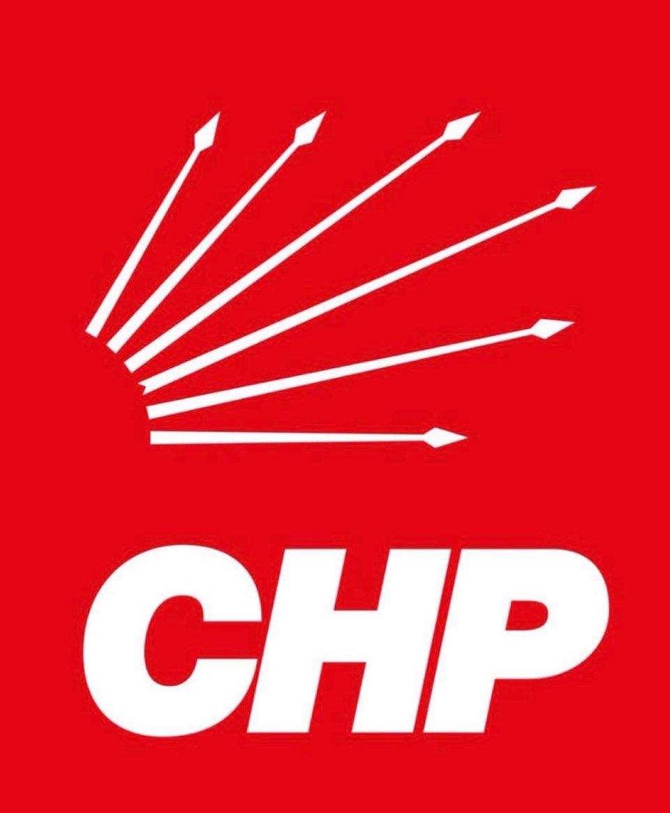 Bugün Cumhuriyet Halk Partimize karşı yürütülen operasyonlar karşısında, bizlere düşen en büyük görev; CHP’li olmanın sorumluluğunu taşımak ve bu sorumlulukla daha çok kenetlenmektir. Cumhuriyet Halk Partisi, sadece bir siyasi parti değil, Cumhuriyet’in kurucusu, demokrasinin