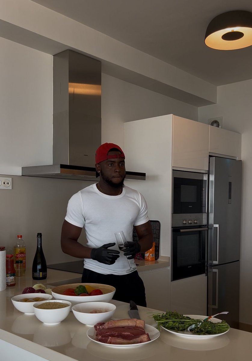 ChefBillyy's tweet image. It don’t matter where I be at, I can never get a break from it👨‍🍳🥂