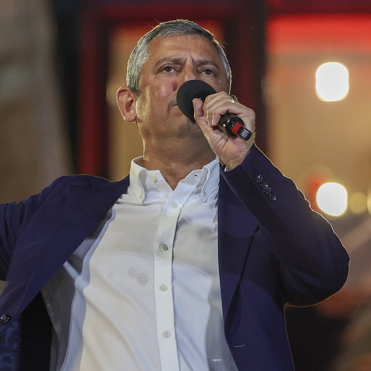 ajans_muhbir's tweet photo. Özgür Özel: “Atatürk'ün savaş meydanlarında kurduğu partiyi, Çağlayan Adliyesi'nde yok edemezsiniz.” https://t.co/yllw2WViOu