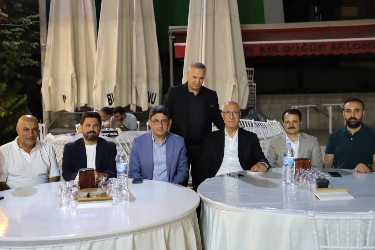 AK Parti Bingöl (@bingolakparti) on Twitter photo Bukan Kır Düğün Salonu’nda Bürlükkara ile Özmete Aileleri’nin Düğün Töreni’ne katıldık.
<a href="/yilmaz_seven/">Av. Yılmaz SEVEN</a> <a href="/FeyziBerdibek1/">Feyzi Berdibek🇹🇷</a> <a href="/Korkutata_Zeki/">Zeki Korkutata</a> <a href="/NihatDogu12/">NİHAT DOĞU</a> Bukan Kır Düğün Salonu’nda Bürlükkara ile Özmete Aileleri’nin Düğün Töreni’ne katıldık.
<a href="/yilmaz_seven/">Av. Yılmaz SEVEN</a> <a href="/FeyziBerdibek1/">Feyzi Berdibek🇹🇷</a> <a href="/Korkutata_Zeki/">Zeki Korkutata</a> <a href="/NihatDogu12/">NİHAT DOĞU</a>