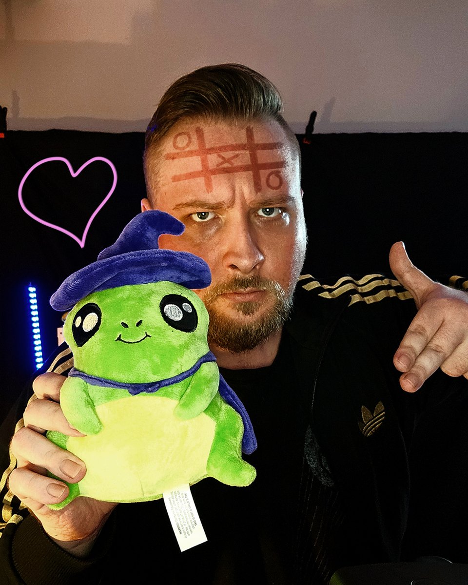 Ja, ich bin 33...
und wenn ich ein süßes Kuscheltier sehe (für Hunde btw), dann KAUFE ich es. Punkt!

Heute Abend (20:00 Uhr) Stream auf Twitch: twitch.tv/derpixelmatze

Mittwoch und Freitag auch ✌

#froggo #streamer #live