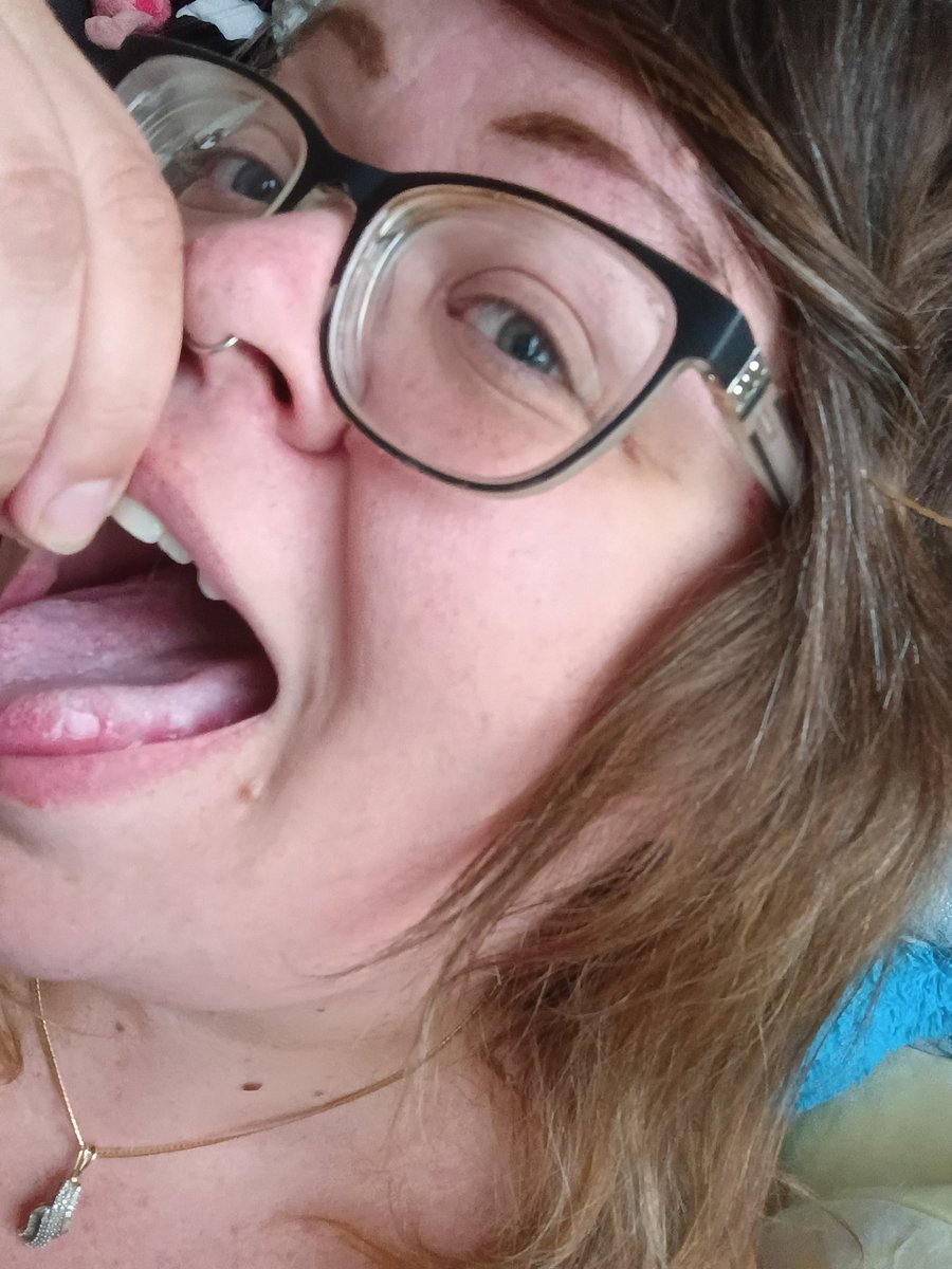 Giantess Pearly the Queen of Vore tweet media