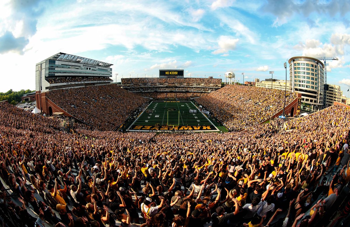TheIowaHawkeyes's tweet photo. Never gets old. 🥹 👋 https://t.co/R6mfITbXr1