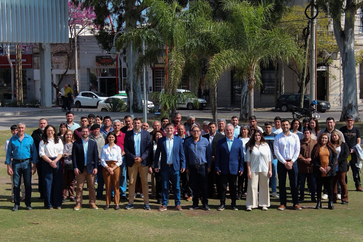 ¡DESPIERTA SANTIAGO! 

Nos reunimos con representantes del interior de nuestra provincia, a quienes les agradezco por todo el esfuerzo y la valentía para que Despierta Santiago este presente en cada rincón de Santiago del Estero. 

¡El 26 de Octubre le vamos a poner un limite a