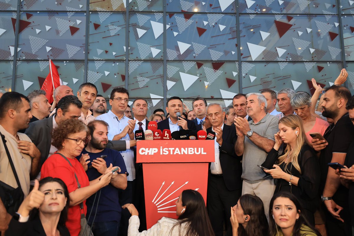 sdedetas's tweet photo. CHP İstanbul İl Başkanımız Özgür Çelik’tir.
Halk iradesinden başka bir irade tanımıyoruz.
Genel Başkanımız Özgür Özel ve İl Başkanımız Özgür Çelik’in yanındayız. https://t.co/Va6BtMGSf5