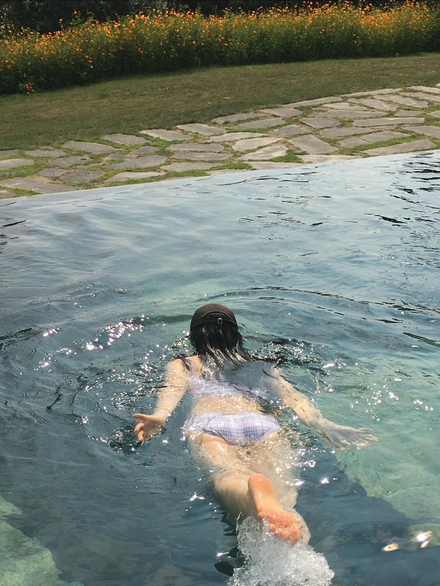 来一下娇妻的擦边美图吧