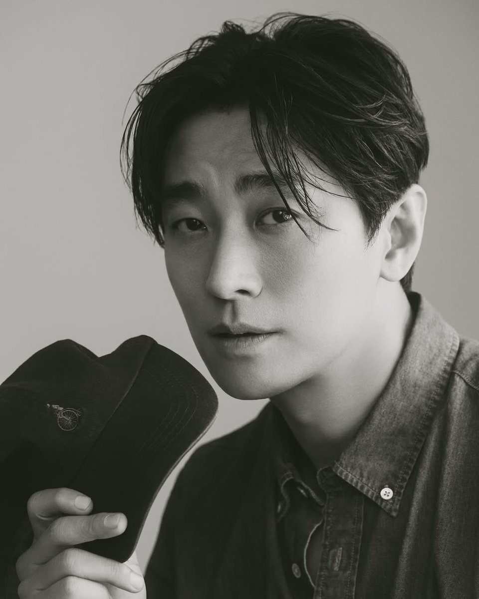 JUJIHOO's tweet image. ᅠ
ᅠ“It is the same rain that you loved 
ᅠᅠthat drowned you.”
ᅠ