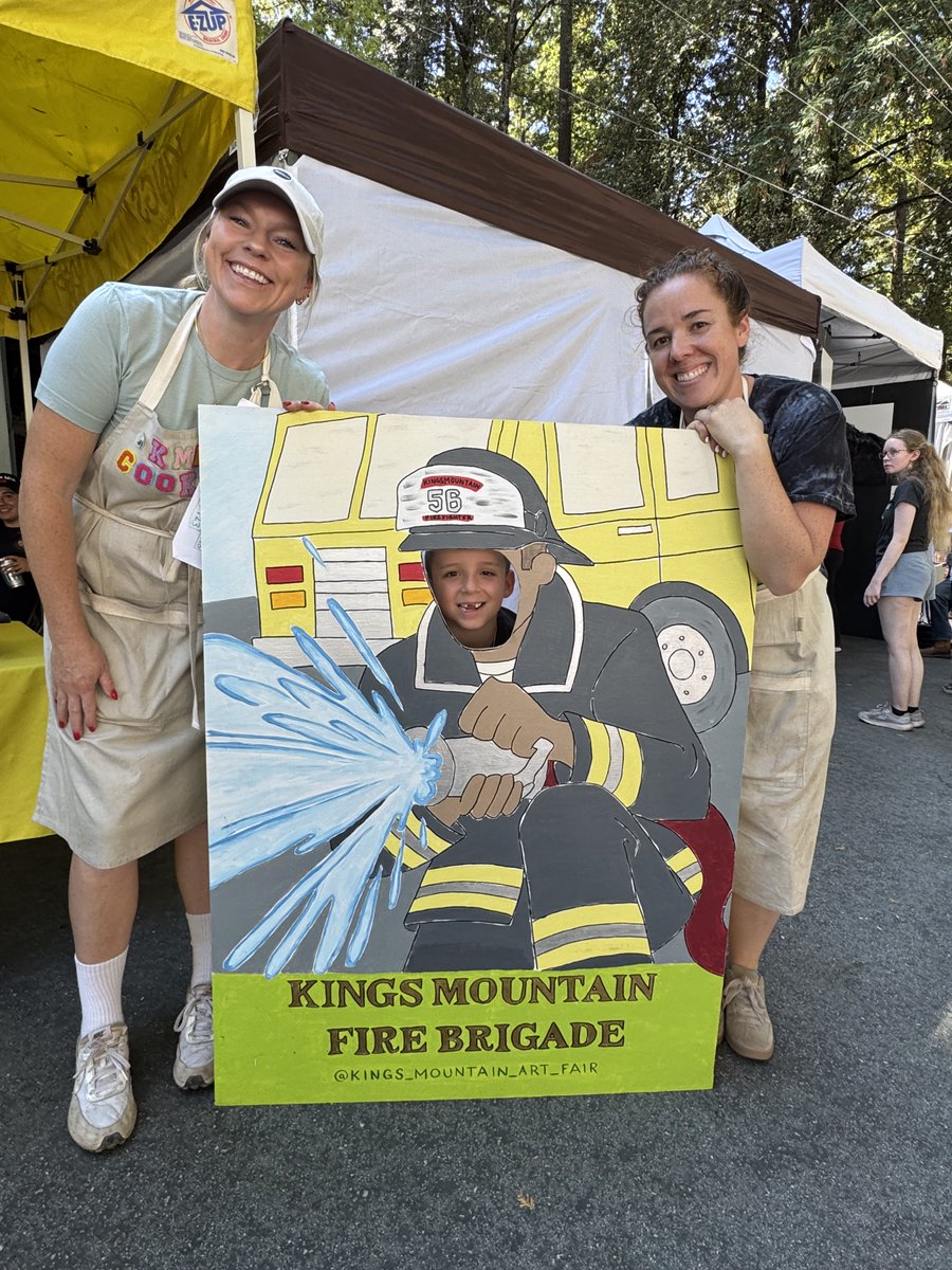 KingsMtnFire's tweet image. THANKS @AMR_Social &amp;amp; @SMCSheriff for your on-site support at this year’s Labor Day weekend Kings Mtn Art Fair. This is the primary means of financial support for the all-volunteer KMFD. We appreciate the strong community support for the art fair &amp;amp; the KMFD.