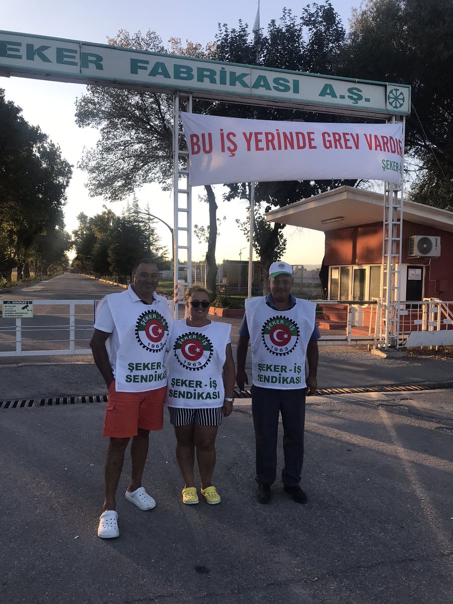 EYT li arkadaşım ve eşi grevimize destek olmak için ziyarete geldiler 
 
Kendilerine çok teşekkür ederiz

 #Kutahyasekeriscisidireniyor
#5000KısmiyeKomplo 
#TüikEliyleEmekliyeKıskaç
<a href="/cilerozenc/">Çiler Ç.</a>