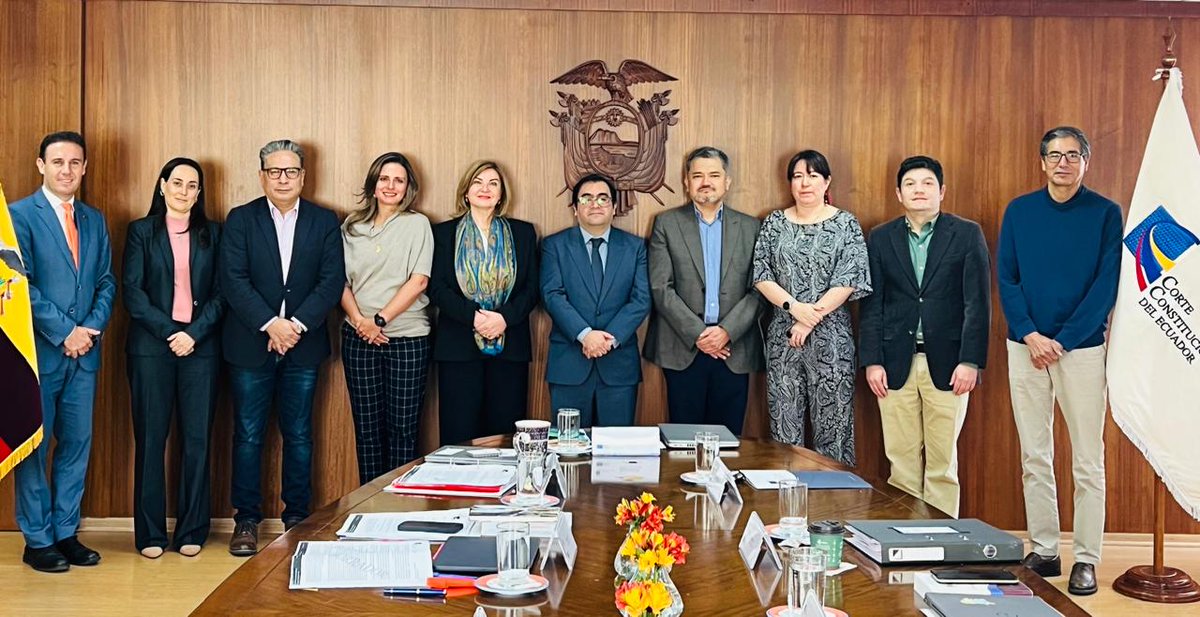 La Embajadora de la Unión Europea, Jekaterina Doródnova <a href="/EUAmbEcuador/">Europa - Jekaterina Doródnova</a> , sostuvo una reunión de cortesía con las juezas y los jueces de la Corte Constitucional  de Ecuador <a href="/CorteConstEcu/">Corte Constitucional</a> reconociendo la importancia del papel que desempeña esta máxima autoridad judicial en el