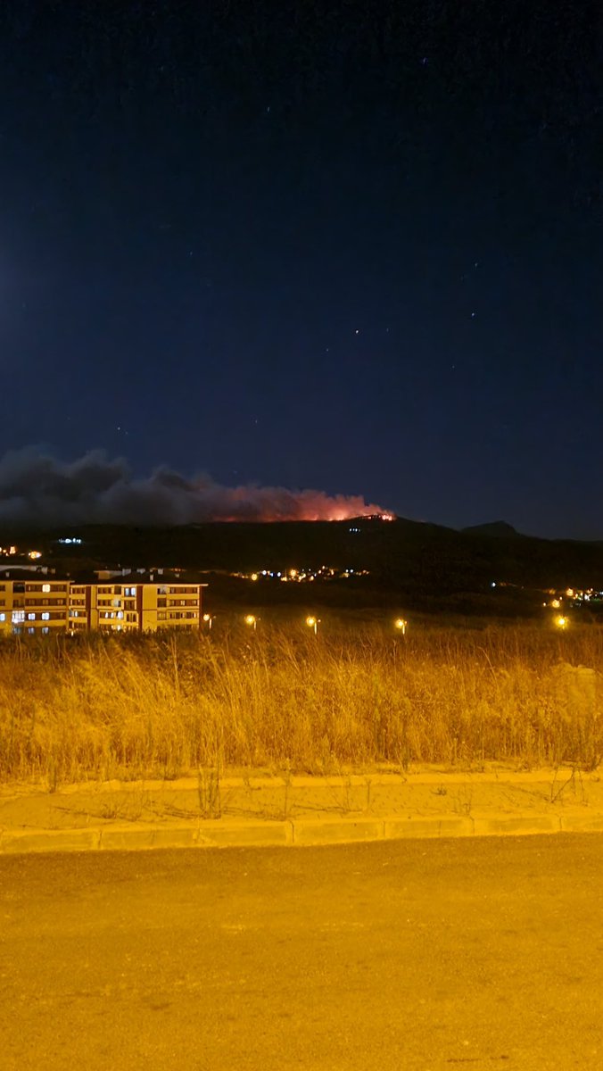 BIKTIK BU SAÇMA SAPAN CHP GÜNDEMİNDEN.3 GÜNDÜR KARABÜK- KASTAMONU YANIYOR. KÖYLER BOŞALTILDI, EVLER HAYVANLAR YANDI. ACİL MÜDAHALE EDİLMESİ GEREKEN ÇOK ŞEY VAR. BURALAR BU ÜLKENİN TOPRAĞI DEĞİL Mİ?
#karabükyanıyor
#kastamonuyanıyor