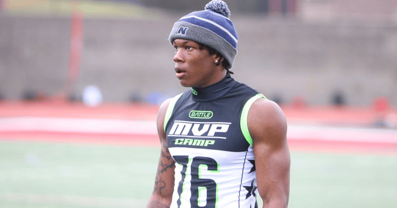 JeremyO_Johnson's tweet image. Cincinnati DB commit Markell Taylor has been hearing from Georgia a bit in recent weeks. He was on campus on Saturday for the first time and the Bulldogs laid the foundation with the North Paulding playmaker. #GoDawgs 

on3.com/teams/georgia-…