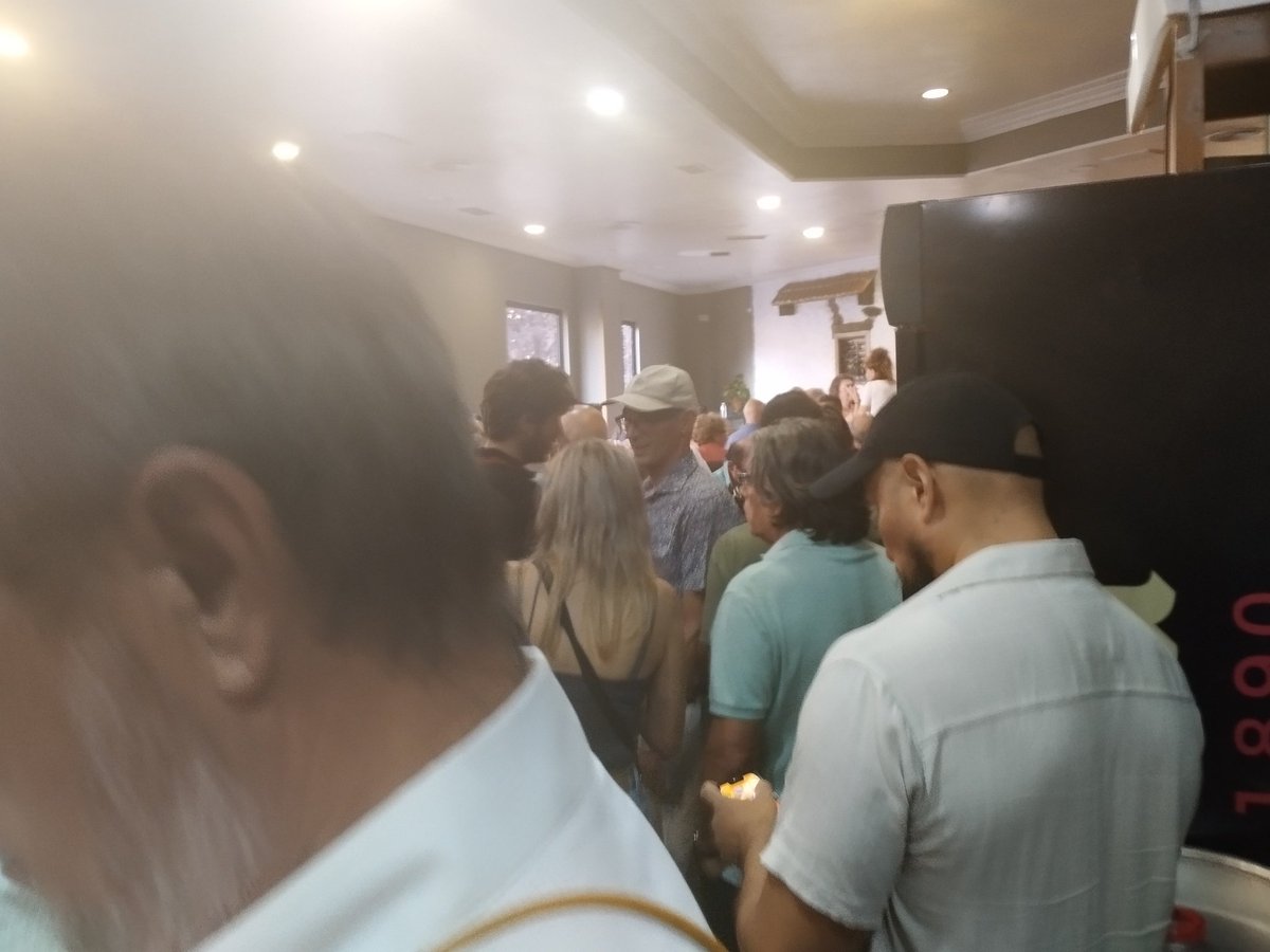 Llenazo en la <a href="/Garibaldi_28012/">Taberna Garibaldi</a> para oír a <a href="/wiesenthal1632/">Romàn🔻</a>