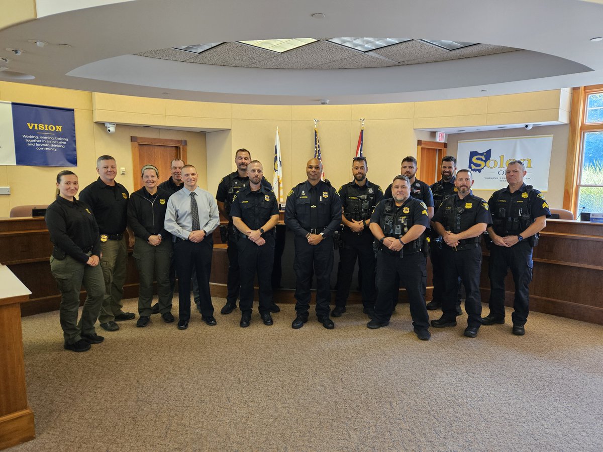 SolonPolice's tweet image. Congratulations to Courtenay Perkins, our new Chief of Police! Mayor Kraus administered the oath of office to Chief Perkins this afternoon. A more formal ceremony will take place at the City Council meeting on September 15th.