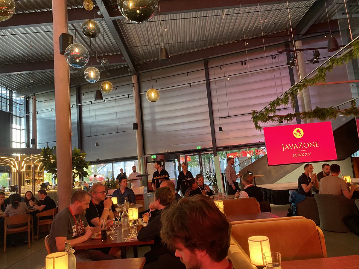 danieloh30's tweet image. We’re here at Javazone! #javachampions