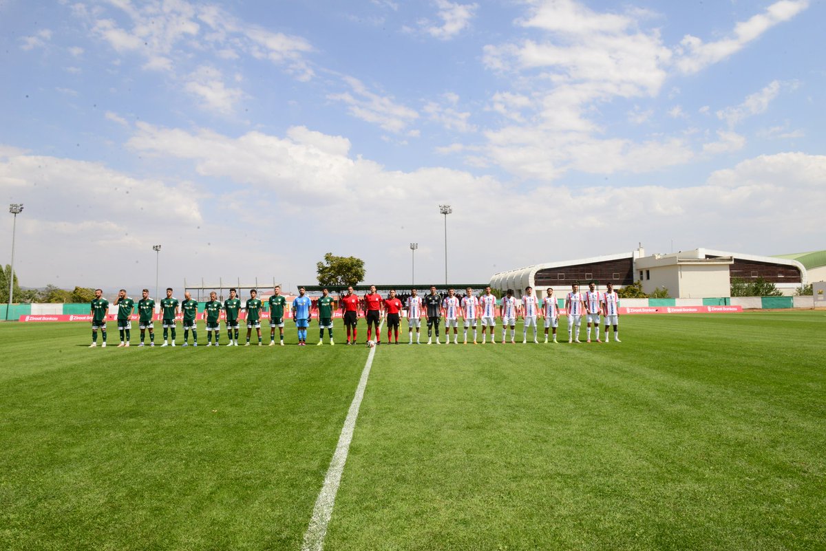 Emn. Müd.müz Sn.Beyti KALAYCI, Valimiz Sn.Dr. Ahmet Hamdi Usta ile birlikte,ZiraatTürkiyeKupası 1.turunda oynanan 12BingölSpor-Mardin1969Spor müsabakasını izledi.Müsabaka öncesi şampiyonluk🏆alan ve 3-0'lık galibiyet kazanan 12BingölSpor'un yönetim ve futbolcularını tebrik ederiz