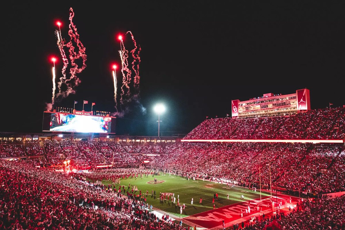 KREFsports's tweet image. This place will be ROCKIN’ on Saturday night. Let’s make it a legendary environment.
