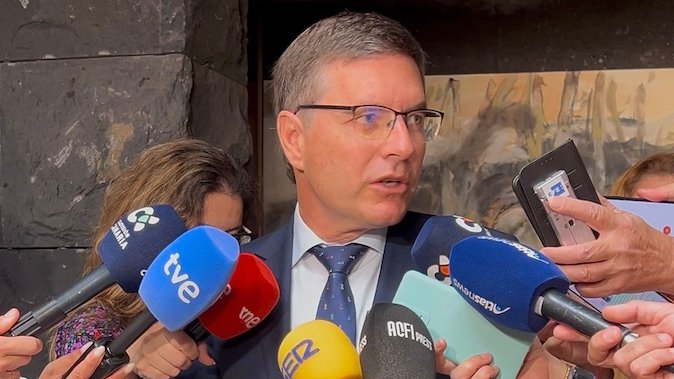 Actualidad Política (@actuapolitica) on Twitter photo 🟢 Nicasio Galván: "Con Sánchez manda el separatismo y paga el canario".
🚨 Mientras Open Arms entra en las aulas, Canarias sigue en la cola económica.
🏛️ VOX no participará en la estafa autonómica que arruina a los españoles.
📎 actualidadpolitica.es/nicasio-galvan… 🟢 Nicasio Galván: "Con Sánchez manda el separatismo y paga el canario".
🚨 Mientras Open Arms entra en las aulas, Canarias sigue en la cola económica.
🏛️ VOX no participará en la estafa autonómica que arruina a los españoles.
📎 actualidadpolitica.es/nicasio-galvan…