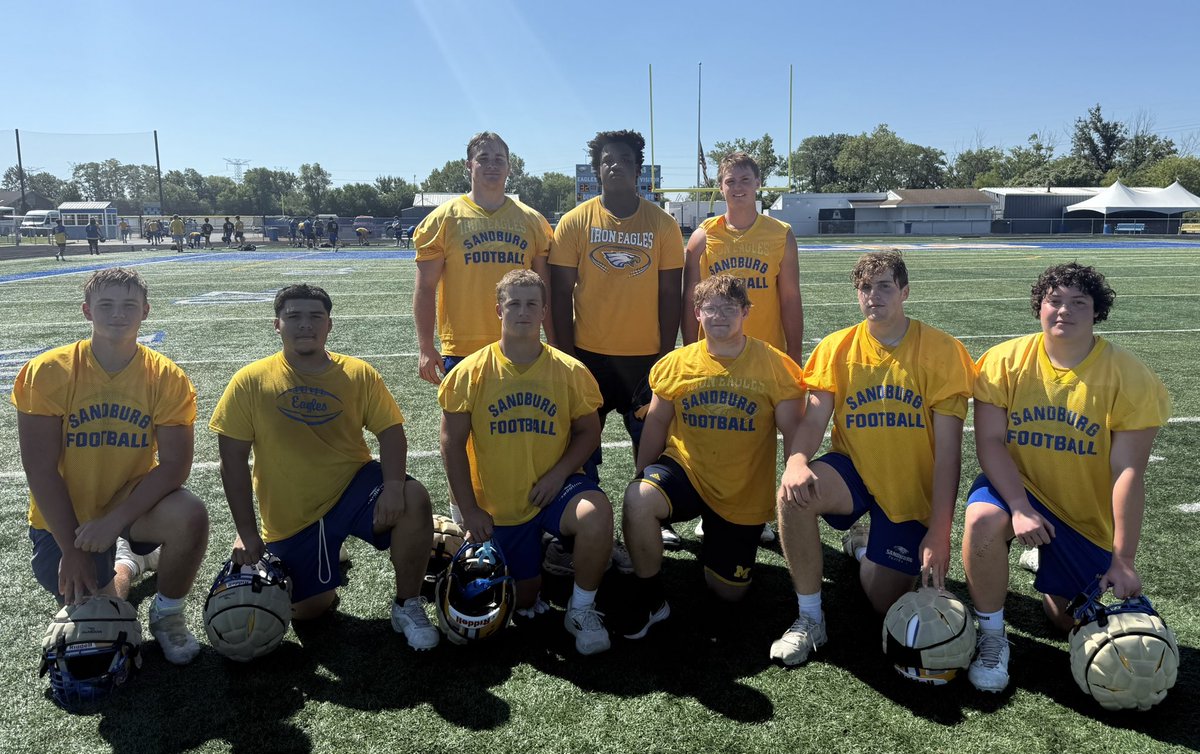 SandburgEagles's tweet image. 🚨 WEEK 1 POTW 🚨 

Week 1 Players of the Week presented by Joeys! 

Special Teams - Drew Drzonek (Not Pic) 
Scout Team - Scout O 
Offense - Quinn Durkin
Offense HOG - Nick Barrett 
Defense - Jaden Weaver  
Defense HOG - Jaden Weaver  

#Team71 
#FlyWithUs 🟡🔵🦅🏈