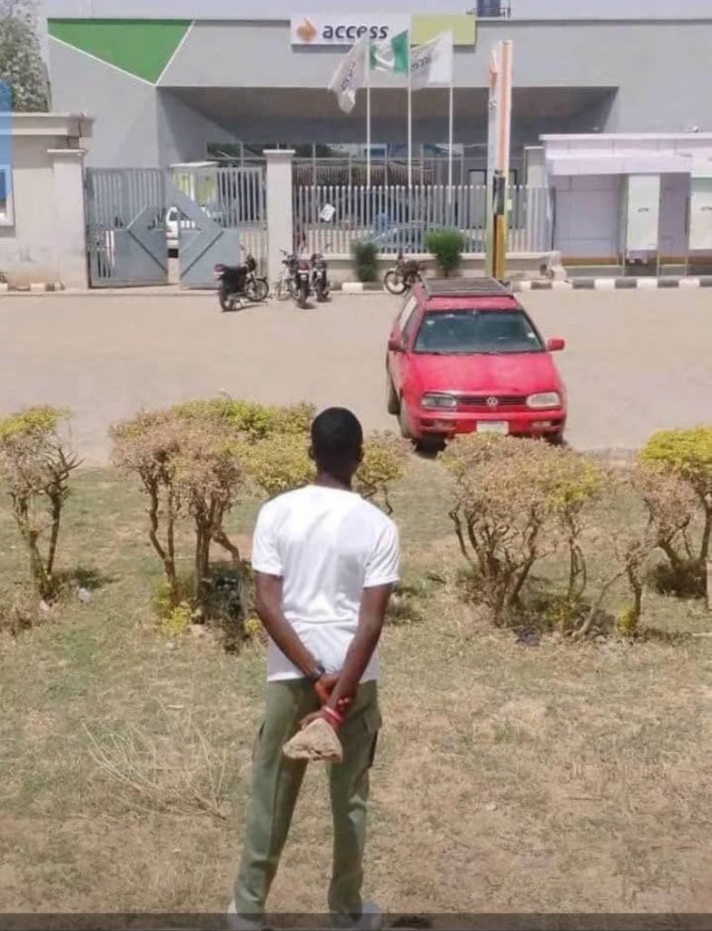 jikanda65's tweet photo. @myaccessbank Access bank 😭 pay us our allawee
#accessbank #accessbankplc #AccessBankDOL

I advice fellow Pcm B2 to avoid Access Bank in Camp 🧏‍♂️ https://t.co/zlA3WJvrN4