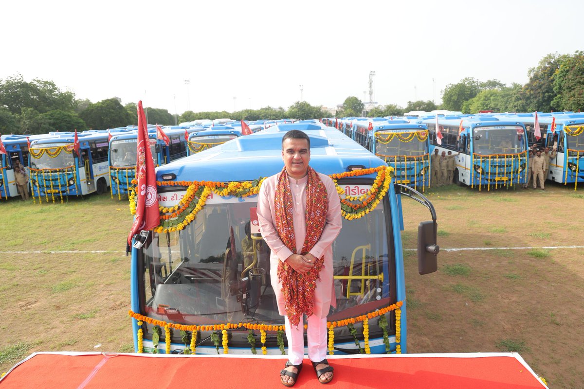 sanghaviharsh's tweet photo. To ensure a smooth and comfortable journey for lakhs of devotees visiting Maa Ambaji during the sacred Bhadarvi Poonam Mela, the state has started the operation of 5,500 additional buses.

✔️These buses will run till 7th September, connecting Ambaji, Gabbar, Danta, Palanpur, Mehsana, Ahmedabad, Vadodara, Surat and many other cities, so that every devotee can reach the divine darshan of Jagat Janani Maa Ambaji with ease and devotion.