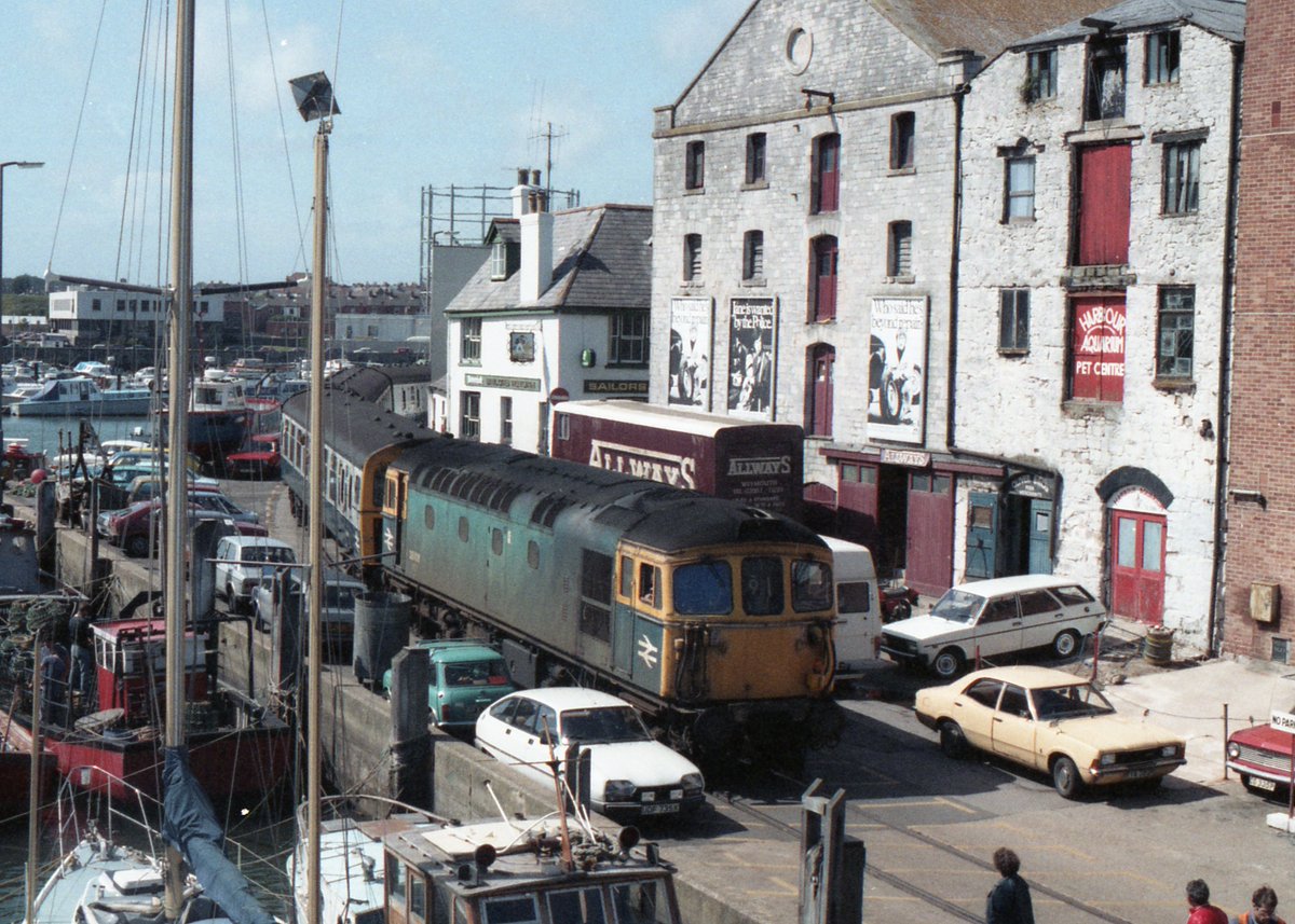 Who remembers Weymouth Quay? A scene from August 1985.

📷 : Richard Allen

#Throwback