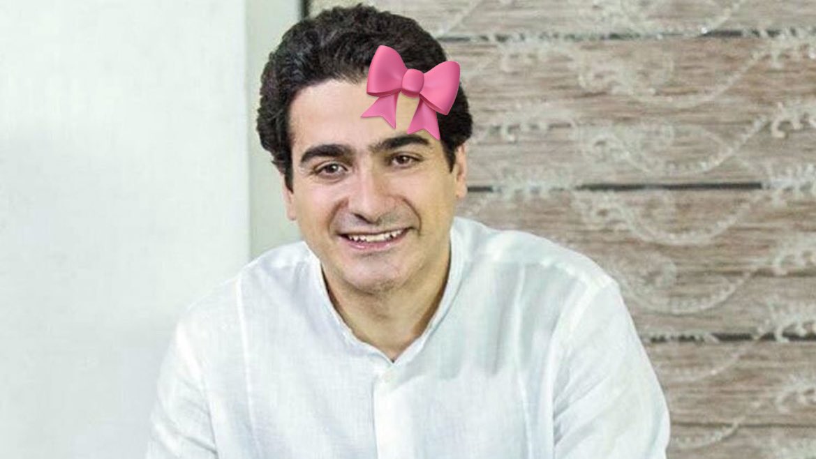 درسته که ارزش هر ریال برابراست با ۰.۰۰۰۰۰۰۹۴، آب نداریم، برق نداریم، زمستونا هم گاز نداریم ولی، ولی ولی عمو اصلاح‌طلب تو رو به کنسرت رایگان همایون شجریان دعوت میکنه 💖