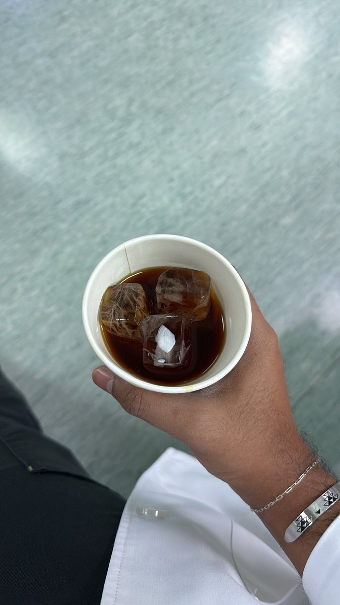 مستحيل أن تكون قهوتي مره 
وانتي ضيف افكاري .🎶