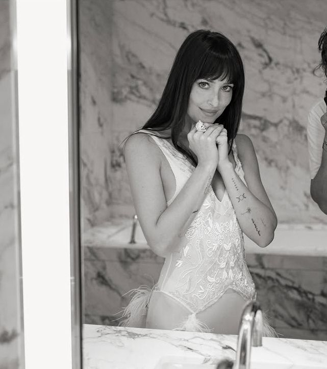 obsessed with dakota johnson ۶ৎ
