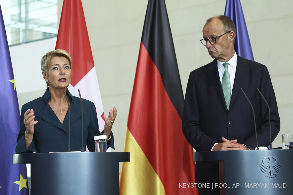 Karin Keller-Sutter (@keller_sutter) on Twitter photo Am Treffen mit dem deutschen Bundeskanzler <a href="/_FriedrichMerz/">Friedrich Merz</a> kamen wir überein, die wirtschaftliche Zusammenarbeit zwischen 🇩🇪 und der 🇨🇭 weiter zu stärken und die Kooperation zu vertiefen. efd.admin.ch/de/newnsb/HWGA… Am Treffen mit dem deutschen Bundeskanzler <a href="/_FriedrichMerz/">Friedrich Merz</a> kamen wir überein, die wirtschaftliche Zusammenarbeit zwischen 🇩🇪 und der 🇨🇭 weiter zu stärken und die Kooperation zu vertiefen. efd.admin.ch/de/newnsb/HWGA…