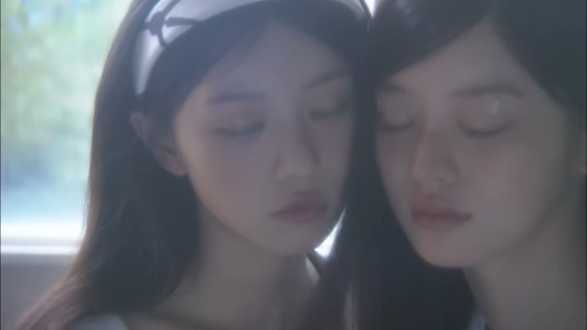 mimoz cant go one comeback without being slightly homoerotic