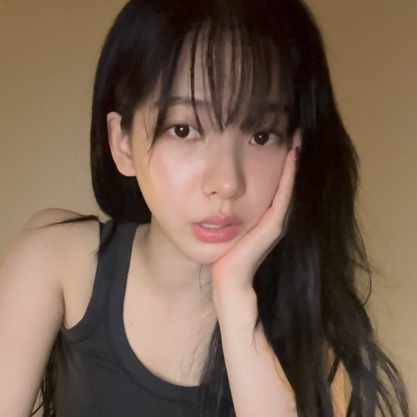 เขินความหน้าสด เสื้อกล้าม ผมยุ่งนิดๆ โอ้ย ฉันแพ้พี่สาวคนสวย