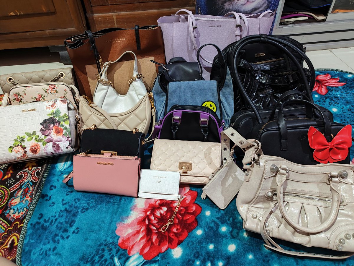 skiesofblue9's tweet photo. yukk wts tas cnk, steve madden, marc jacobs, gosh, lacoste, mk original store semua mau kurangin koleksi dm yaa buat harga dan condi nya
#WTS #tasbranded https://t.co/SavDPuKu2B