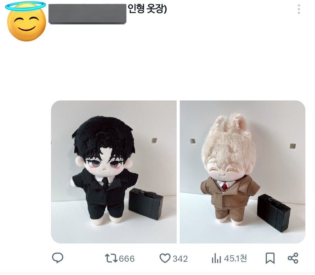 Seo_Yoon_00's tweet image. 주작 아니냐는 질문 너무 많이 와서 그냥 가리고 올릴게요 두 캐릭터가 같이 있는 사진에 서류 가방, 여우 귀면 충분히 헷갈릴 수 있다고 봐요 그리고 판매하는 옷이 정장 세트였습니다